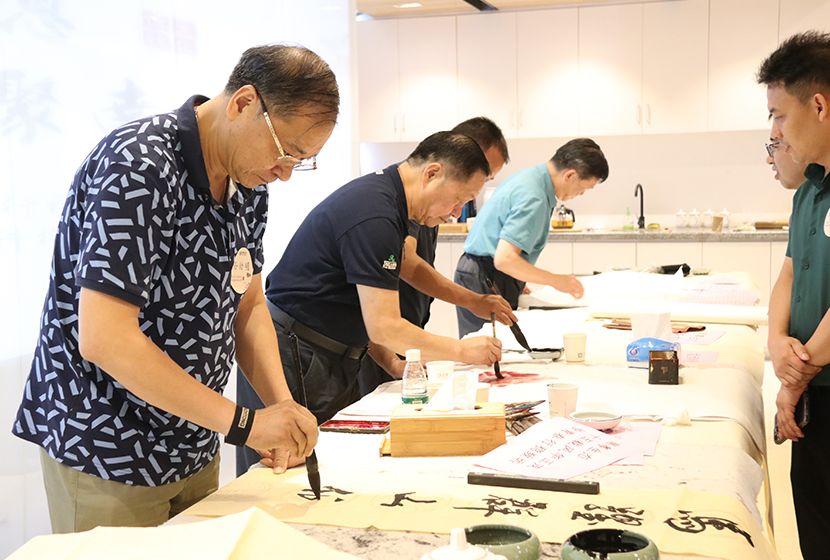 茏騰生(shēng)态“十五載風(fēng)華正茂，恰青春行(xíng)穩緻遠(yuǎn)”書(shū)畫(huà)雅集活動順利舉行(xíng)