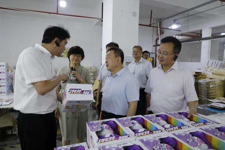 工厂高质量发展,安康以提质增效,破难补短为重点,将毛绒玩具文创(织袜